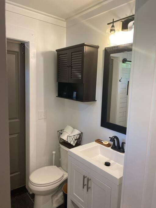 Cozy 2-Bedroom Farmhouse With Parking On Premise Smyrna Exterior foto
