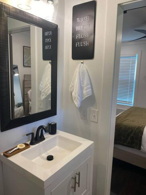 Cozy 2-Bedroom Farmhouse With Parking On Premise Smyrna Exterior foto